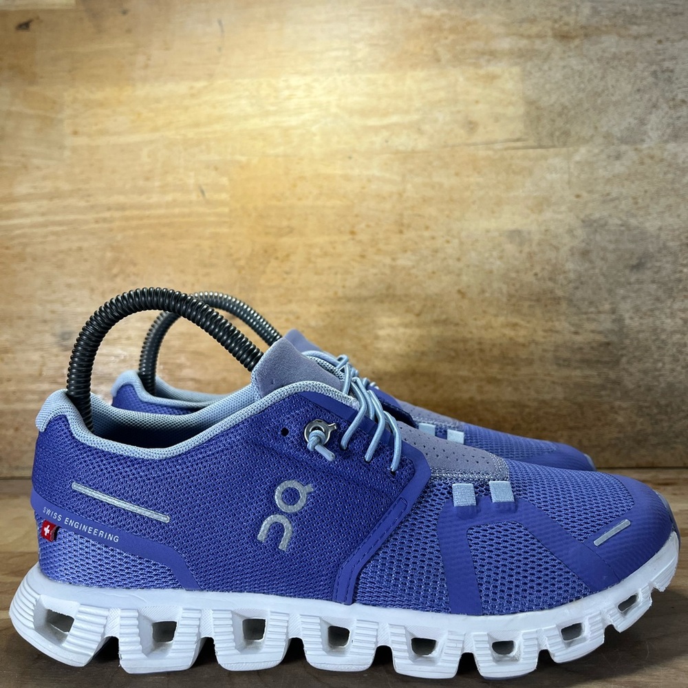 On Cloud 5 REFLECTIVE Womens Size 6.5 Running Shoes Sneakers Blueberry Feather - Picture 1 of 12